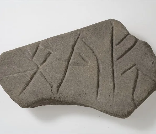 Runskrift på en sten