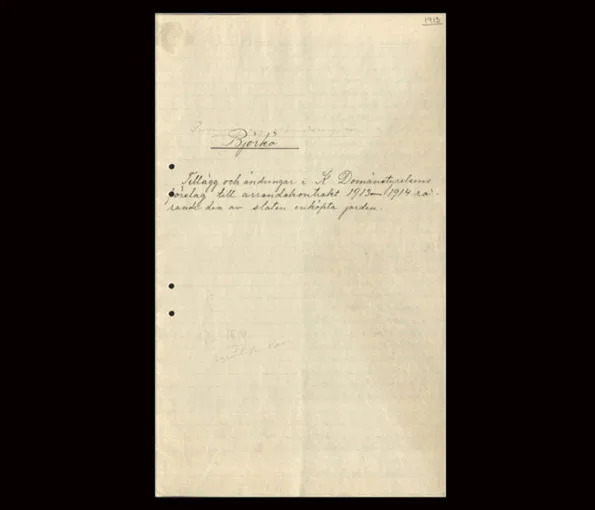 papper med kursiv text