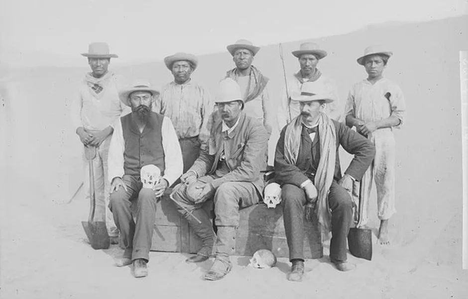 Gruppbild på åtta män