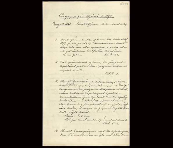 papper med kursiv text