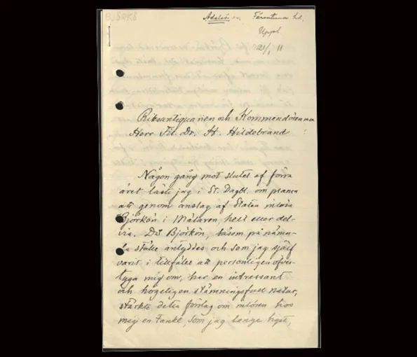 papper med kursiv text