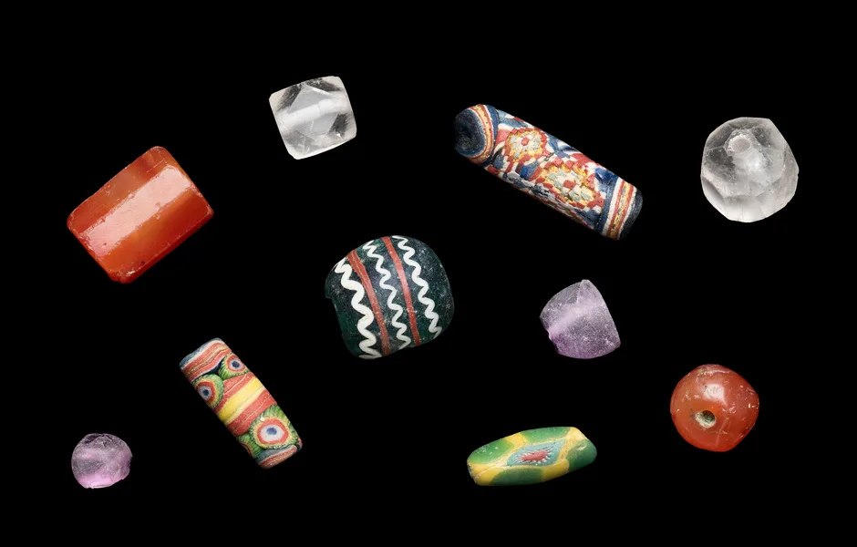 pärlor från Birka i olika färger