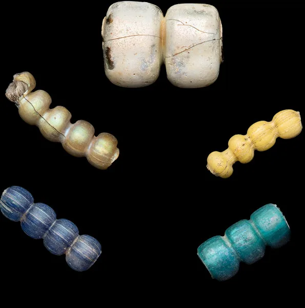 pärlor från Birka i olika färger