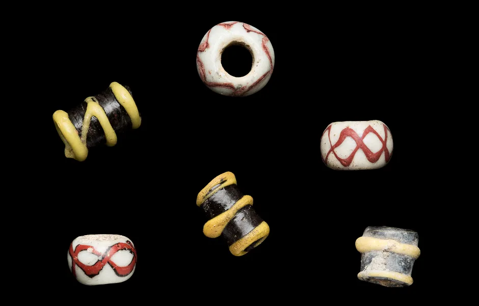 pärlor från Birka i olika färger