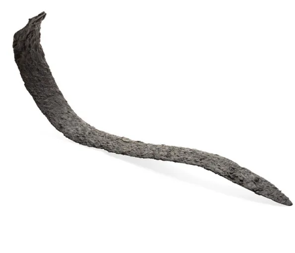 Böjt och rostig klinga från ett svärd